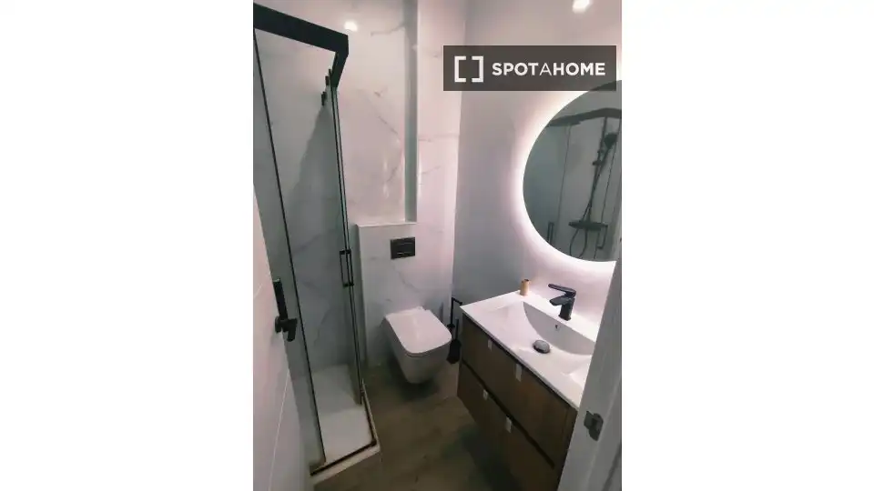 Bathroom of Flat for rent in Barcelona  with Air Conditioner, Heating and Furnished