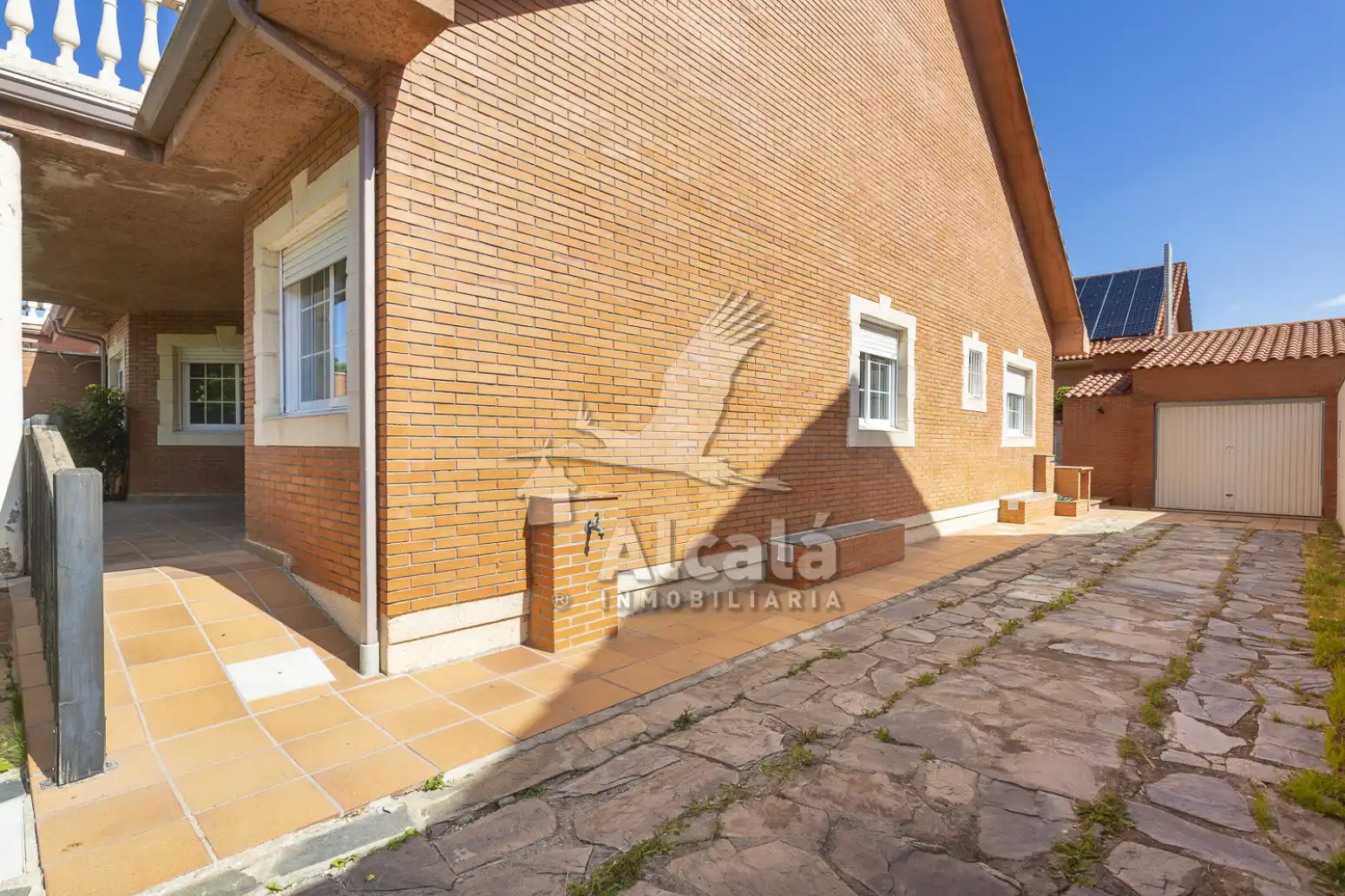 Vista exterior de Casa adosada en venta en Villalbilla con Aire acondicionado, Calefacción y Parquet