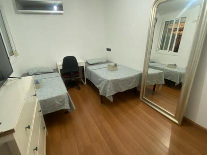 Bedroom of Flat to share in  Barcelona Capital  with Heating, Furnished and Washing machine
