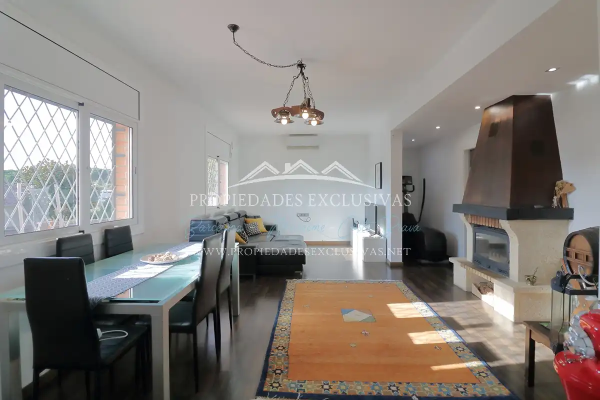 Sala de estar de Casa o chalet en venta en Cabrils con Aire acondicionado, Calefacción y Jardín privado