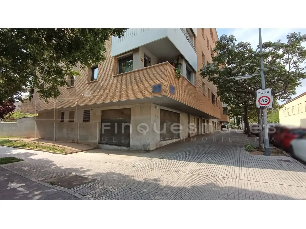 Vista exterior de Local en venda en Terrassa