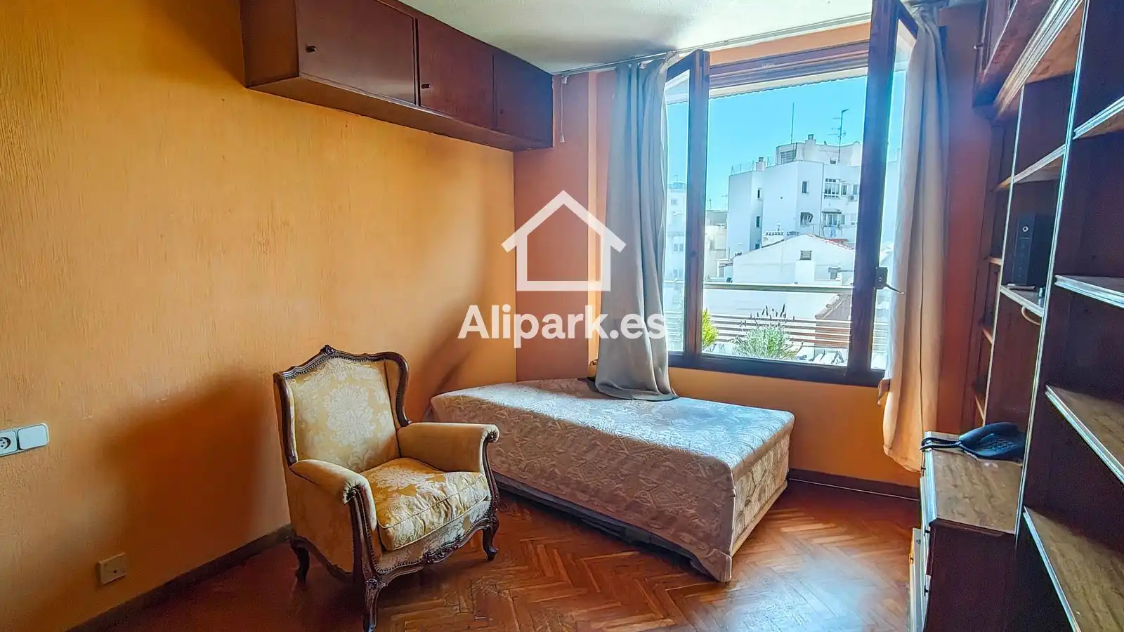 Habitación de Piso en venta en Alicante / Alacant con Aire acondicionado, Terraza y Balcón