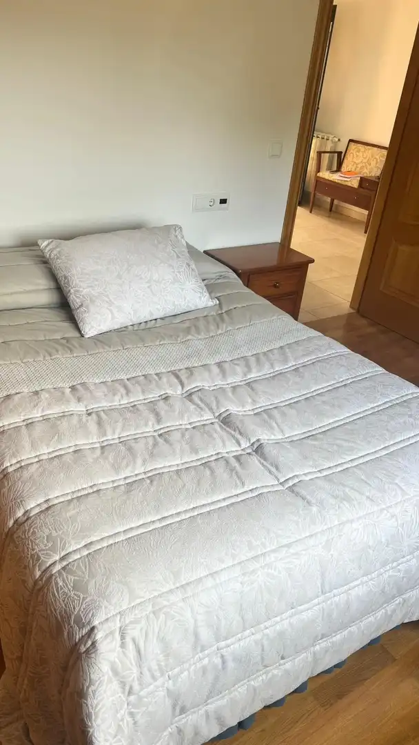 Habitación de Casa o chalet en venta en Oleiros con Jardín privado y Amueblado