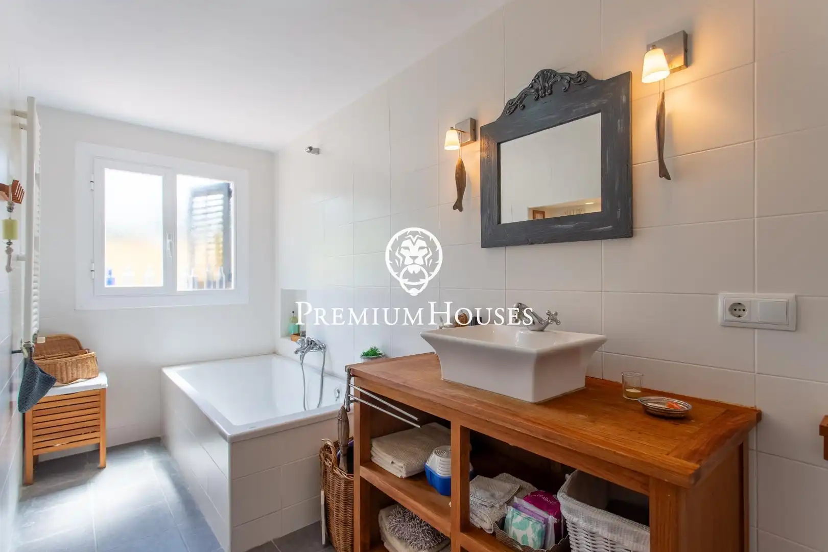 Bathroom of Houses for sale in Arenys de Munt  with Air Conditioner, Heating and Private garden