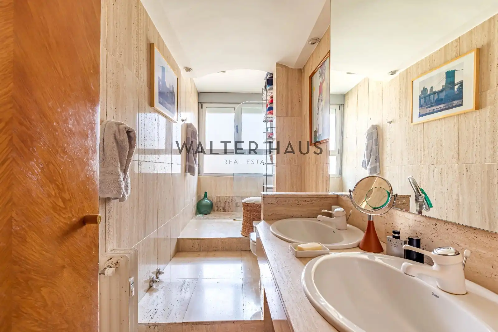 Bathroom of Flat for sale in Madrid  with Air Conditioner, Heating and Storage room