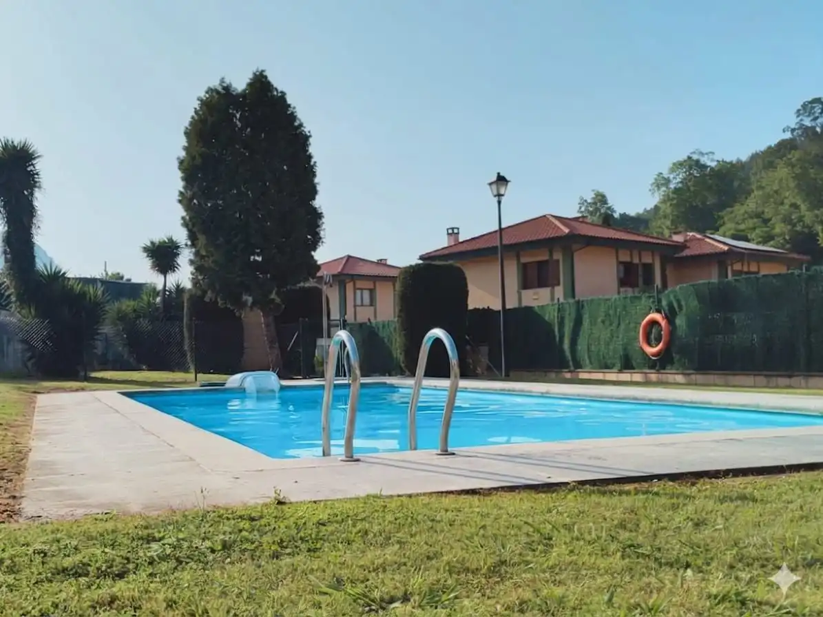 Piscina de Casa o chalet en venta en Castro-Urdiales con Calefacción, Jardín privado y Terraza