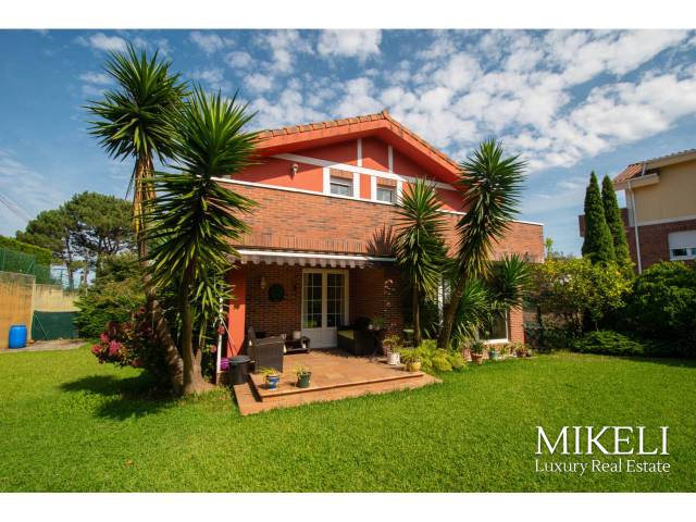 Casa-chalet en Venta en Parayas en Maliaño