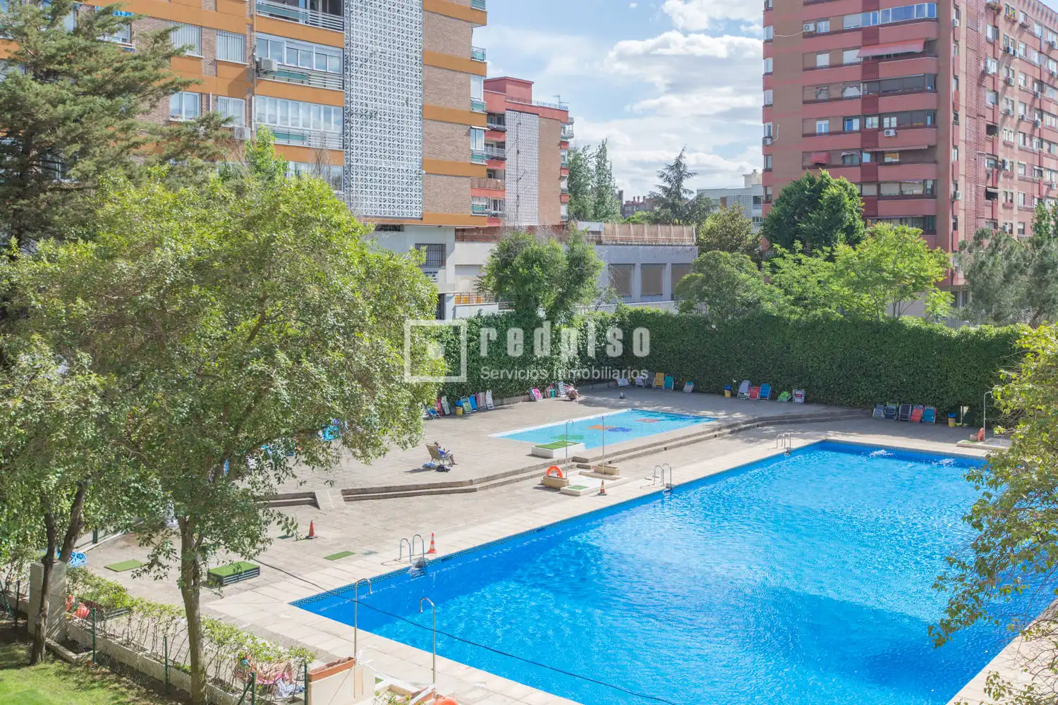 Schwimmbecken von Wohnung zum Verkauf in Madrid mit Klimaanlage, Heizung und Privatgarten