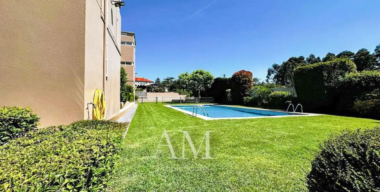 Jardín de Dúplex en venta en Nigrán con Calefacción, Terraza y Trastero