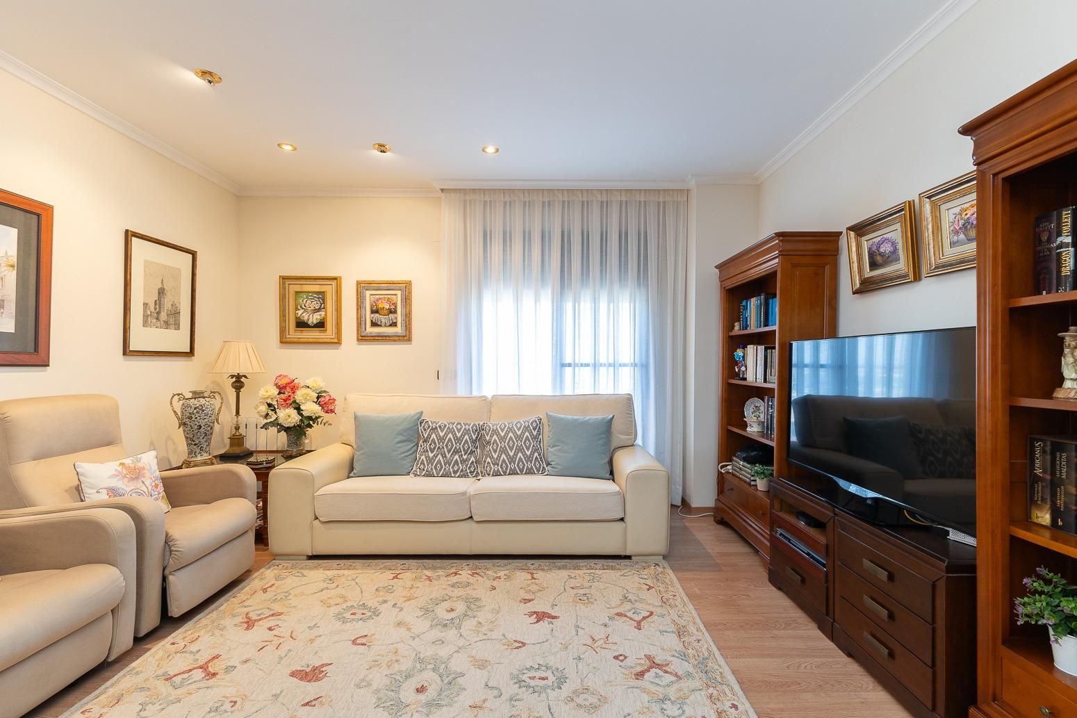 Sala d'estar de Àtic en venda en Mislata amb Calefacció, Jardí privat i Parquet