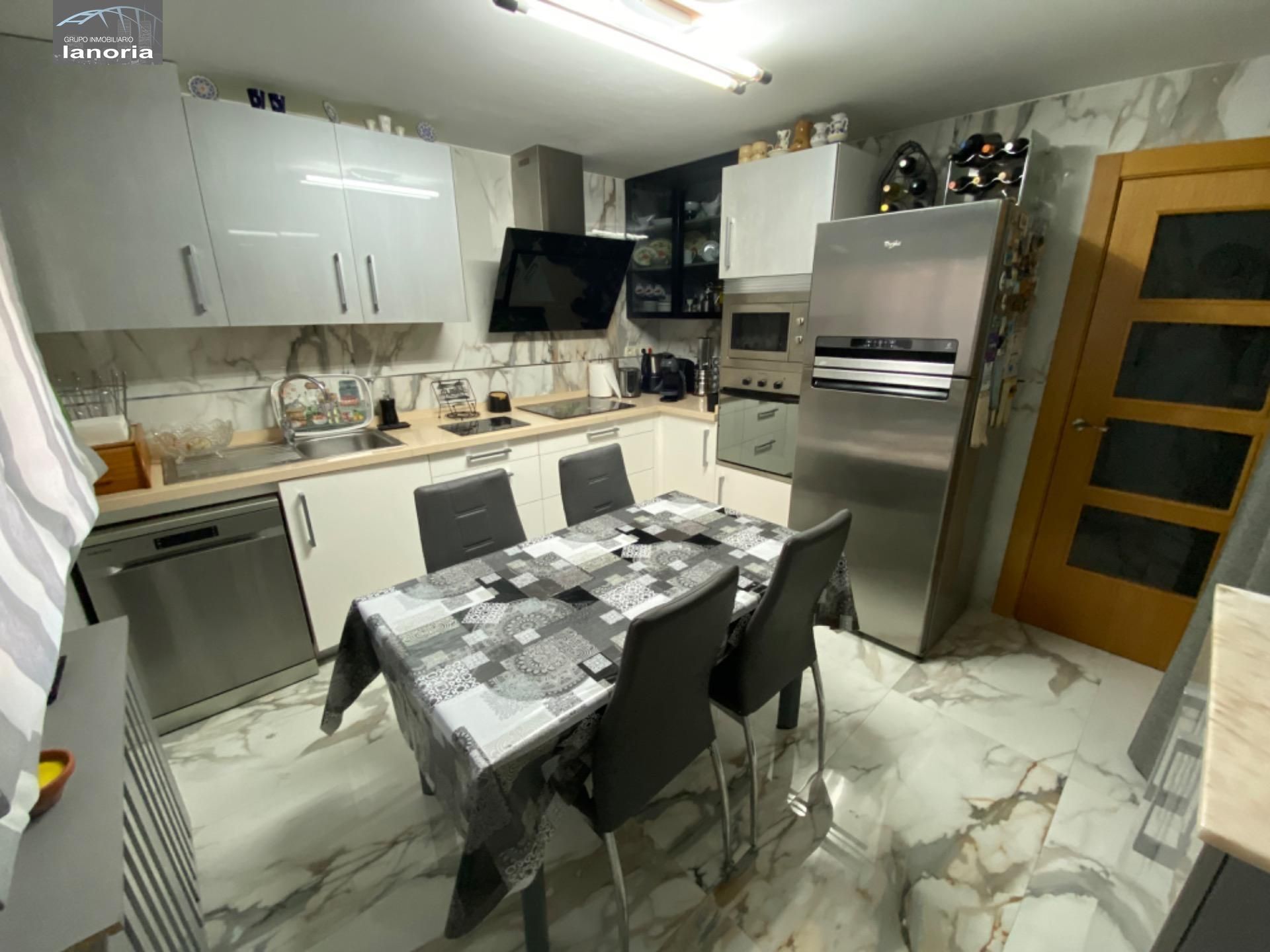 Cuina de Casa adosada en venda en  Albacete Capital amb Aire condicionat, Calefacció i Parquet