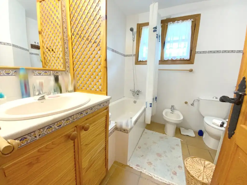 Bany de Casa o xalet en venda en Sahún amb Jardí privat