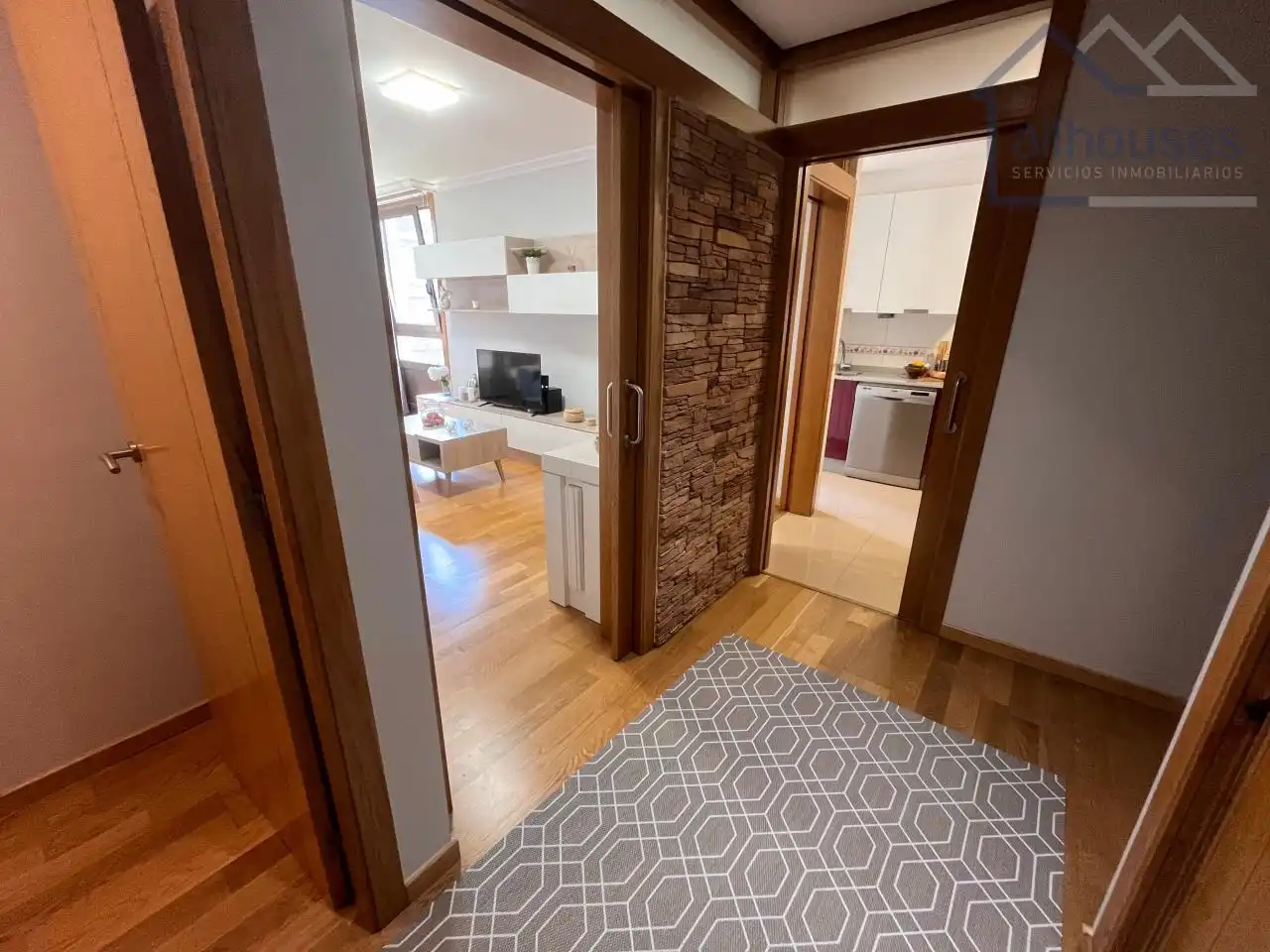 Apartamento en venta en Vigo  con Calefacción, Piscina y Amueblado