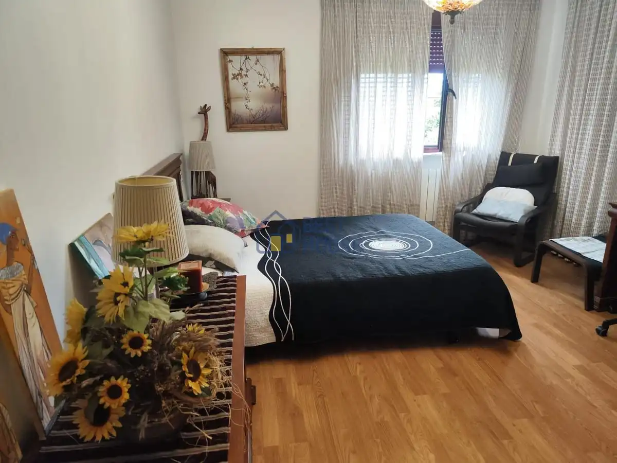 Dormitori de Casa o xalet en venda en San Andrés del Rabanedo amb Calefacció, Jardí privat i Parquet