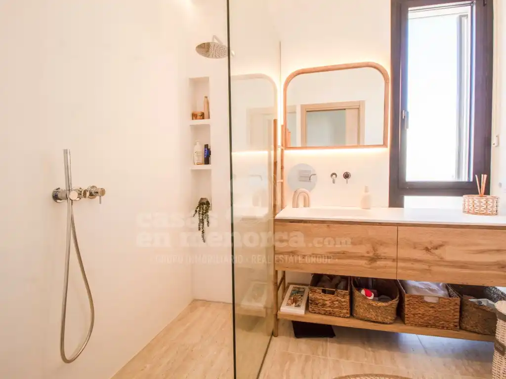 Bathroom of Houses for sale in Ciutadella de Menorca  with Air Conditioner, Private garden and Terrace