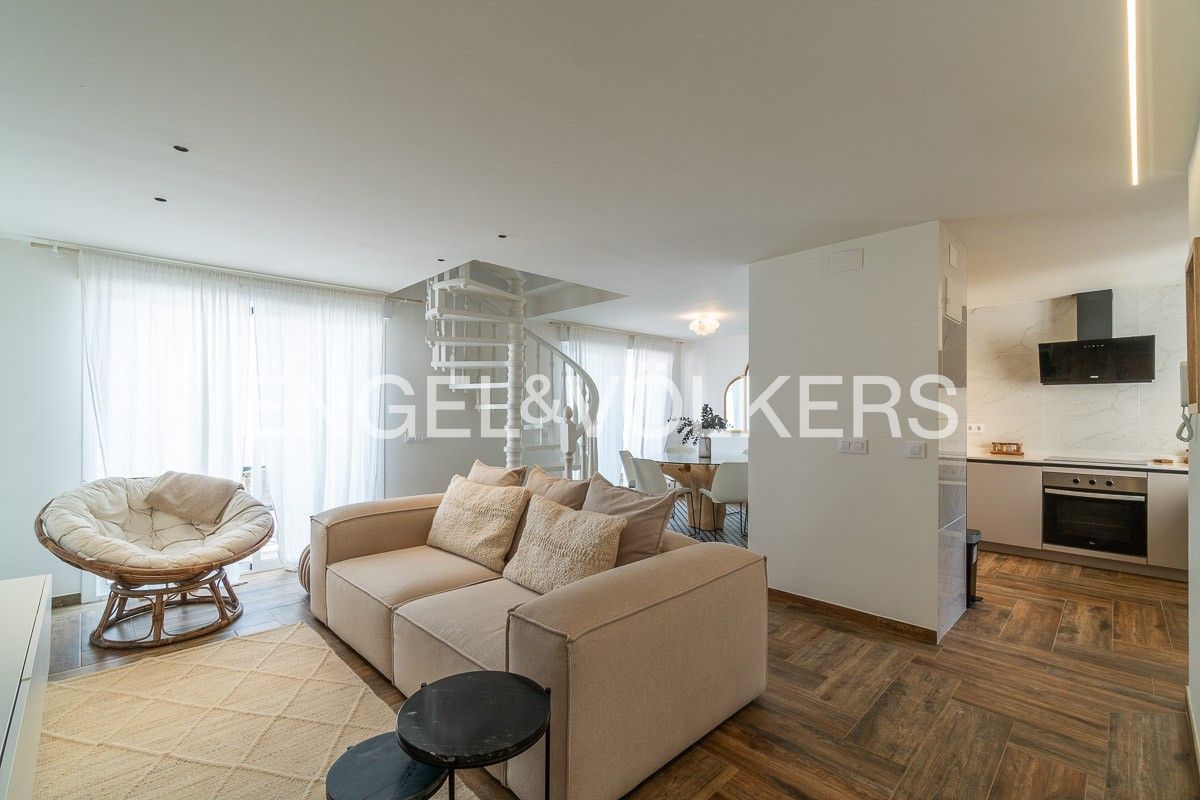 Sala d'estar de Àtic en venda en Torrevieja amb Calefacció, Terrassa i Traster