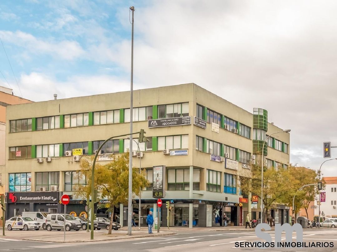 Exterior view of Office for sale in  Sevilla Capital