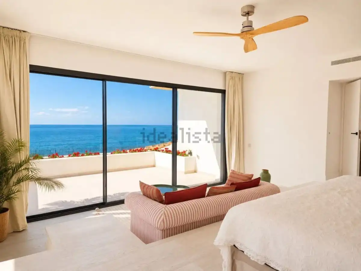 Dormitori de Casa o xalet de lloguer en Estepona amb Aire condicionat, Jardí privat i Terrassa