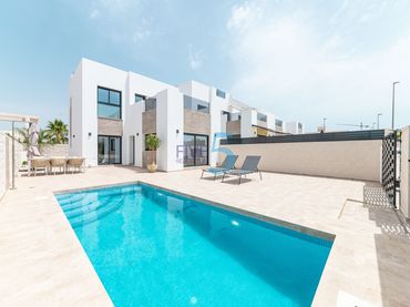 Casa con piscina in vendita a Benijófar