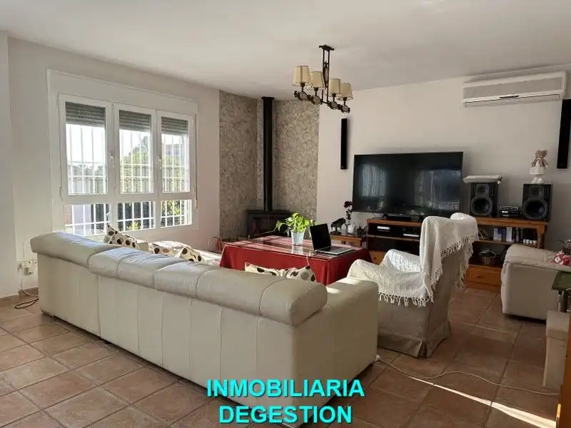 Sala de estar de Casa o chalet en venta en Linares con Aire acondicionado, Calefacción y Jardín privado
