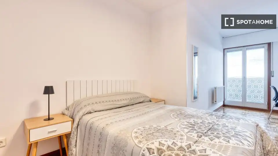 Bedroom of Flat for share in Madrid  with Air Conditioner, Terrace and Furnished