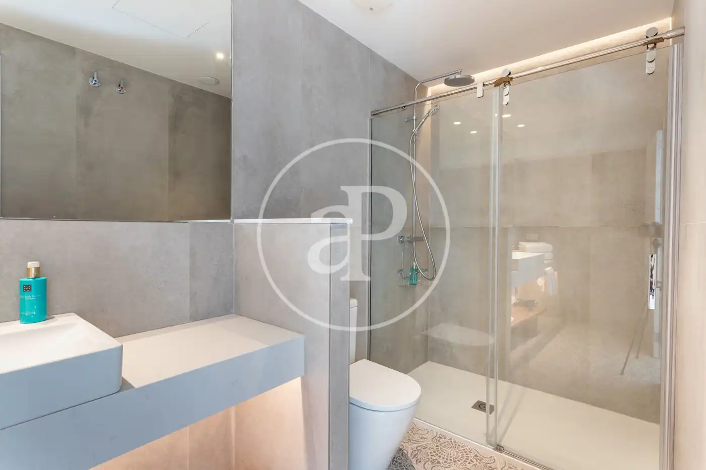 Appartamento con terrazza in affitto a Trav. de Dalt, imagen 37