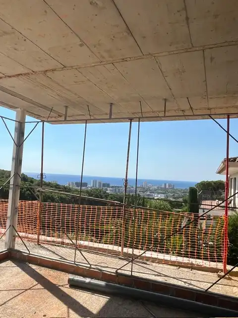 Terrasse von Haus oder Chalet zum Verkauf in Castell d'Aro, Platja d'Aro i s'Agaró mit Klimaanlage, Heizung und Privatgarten