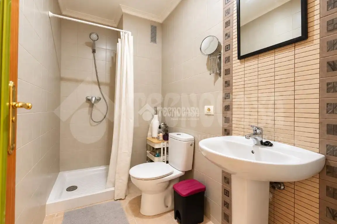 Baño de Piso en venta en Adeje con Terraza y Balcón