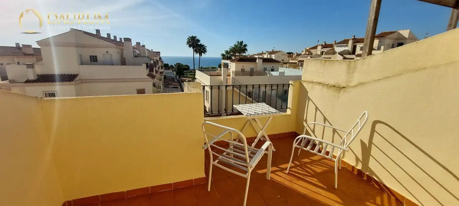 Terrasse von Einfamilien-Reihenhaus zum Verkauf in Santa Pola mit Klimaanlage, Heizung und Terrasse