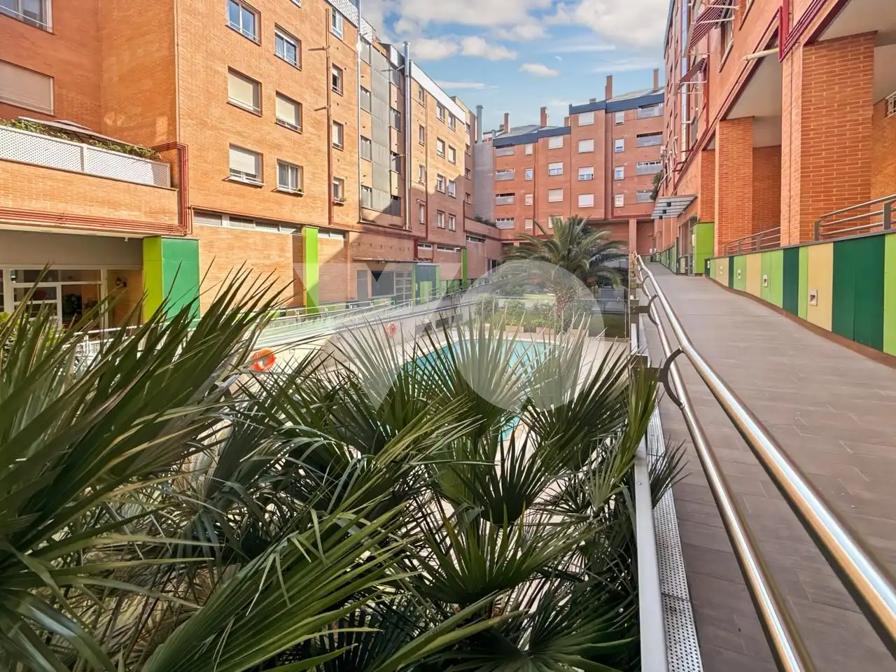 Vista exterior de Pis en venda en Madrid amb Calefacció, Traster i Piscina