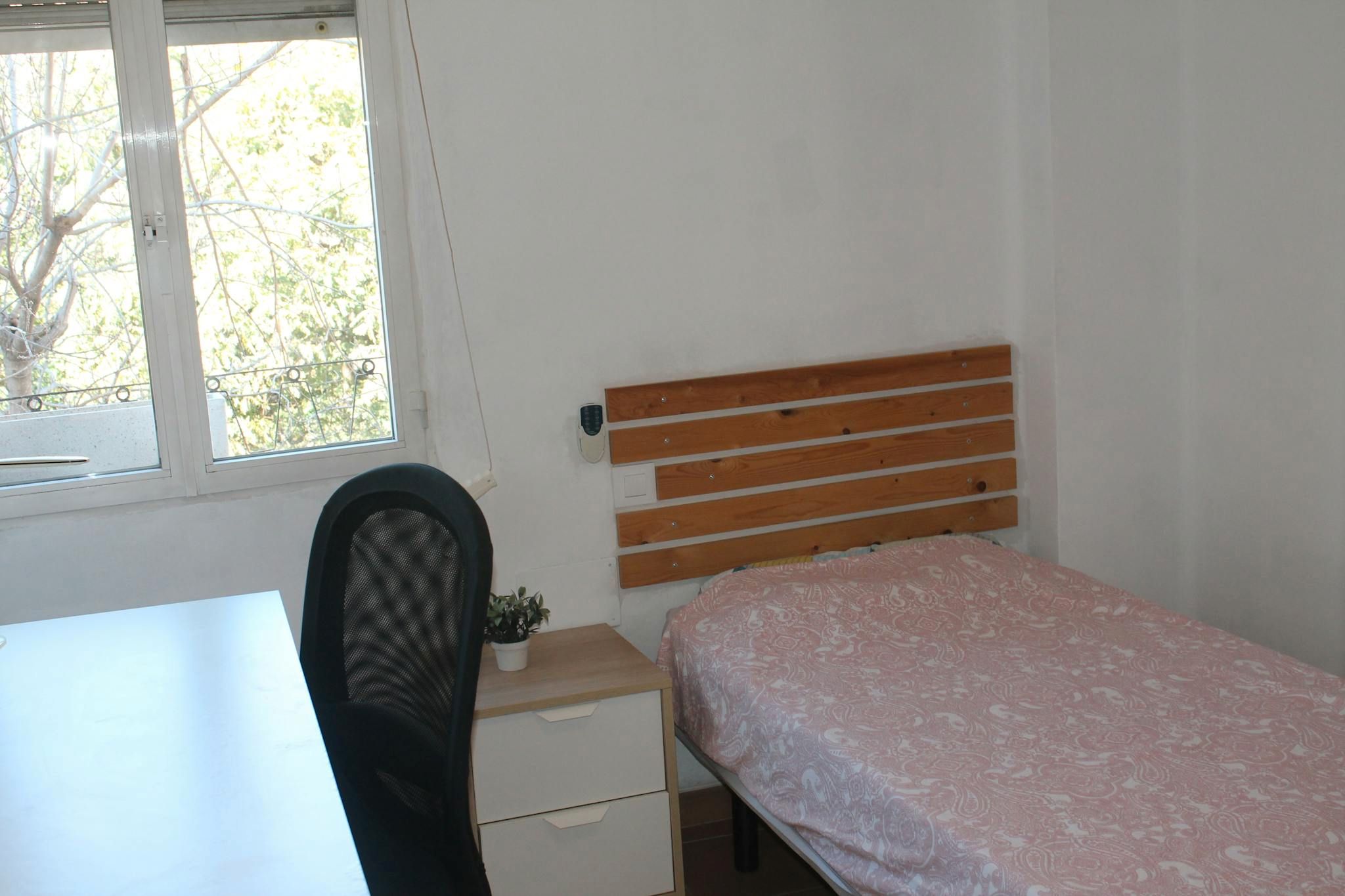 Bedroom of Flat to share in  Valencia Capital  with Furnished, Washing machine and Internet