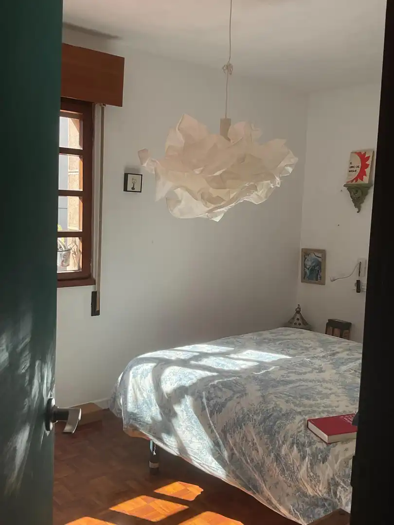 Schlafzimmer von Wohnungen zur Miete in Oviedo  mit Heizung und Möbliert