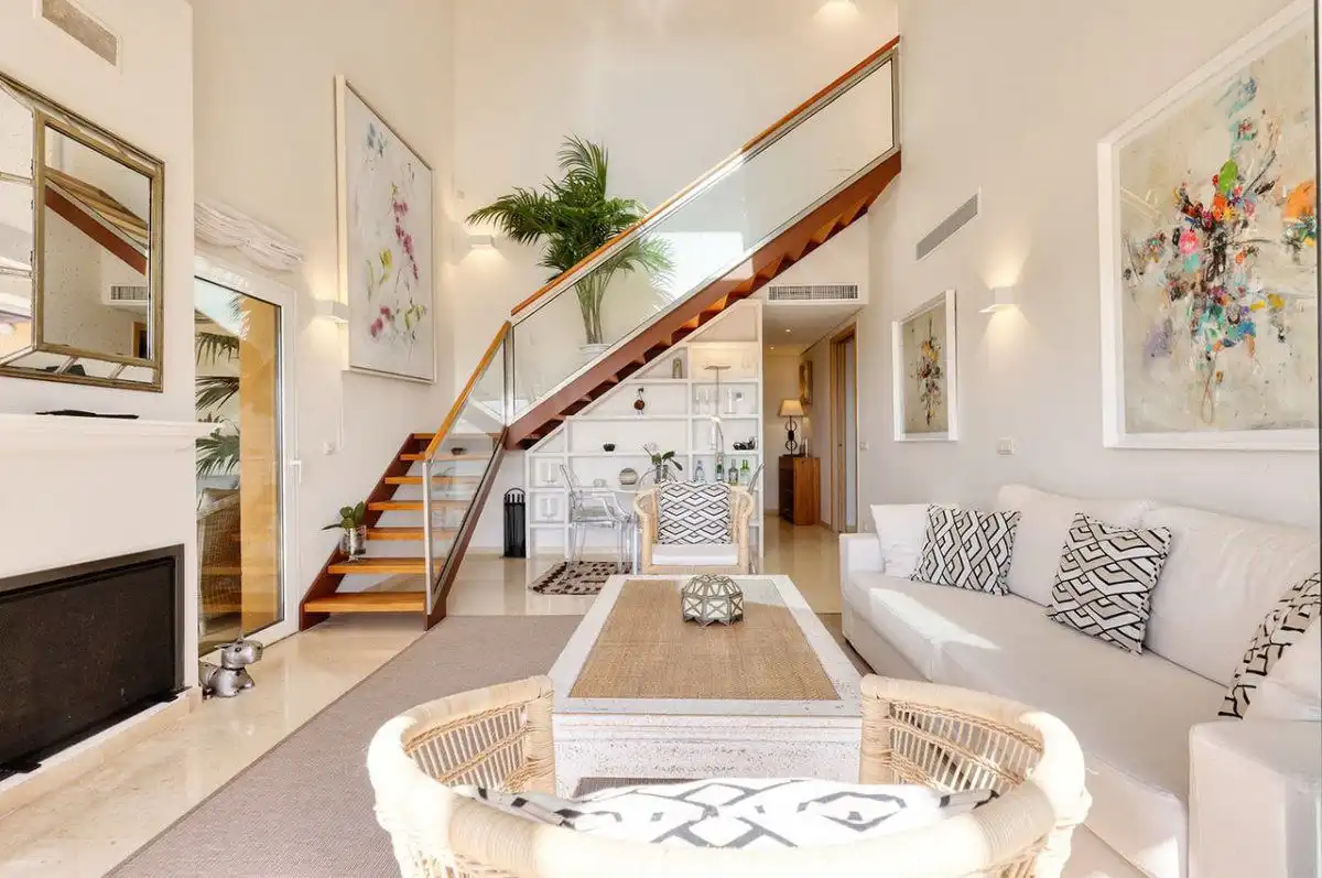 Wohnzimmer von Wohnungen zur Miete in Sotogrande mit Klimaanlage, Heizung und Terrasse