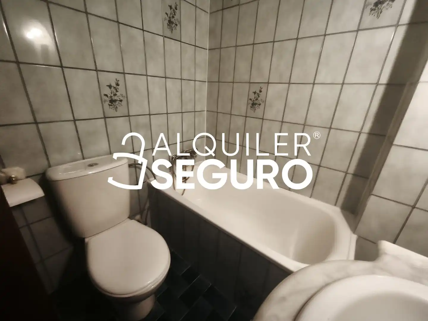 Bathroom of Flat for rent in Zaragoza  with Heating, Terrace and Storage room