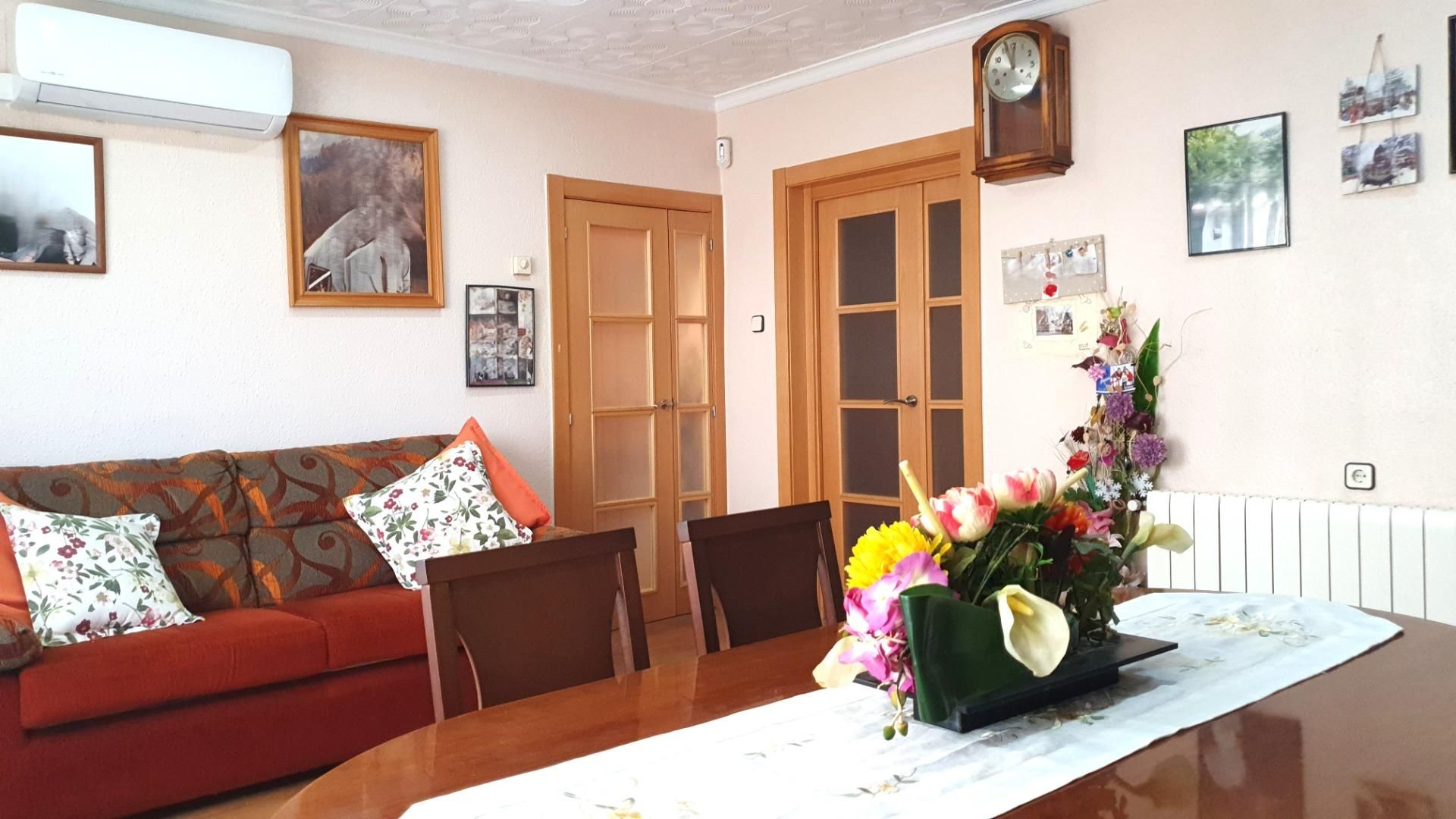 Dining room of Flat for sale in Sabadell  with Air Conditioner, Heating and Parquet flooring