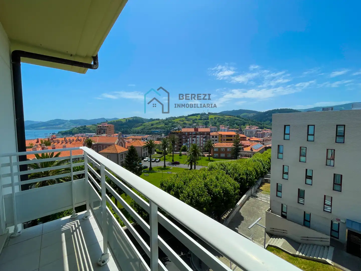 Vista exterior de Dúplex en venta en Bermeo con Calefacción, Amueblado y Balcón