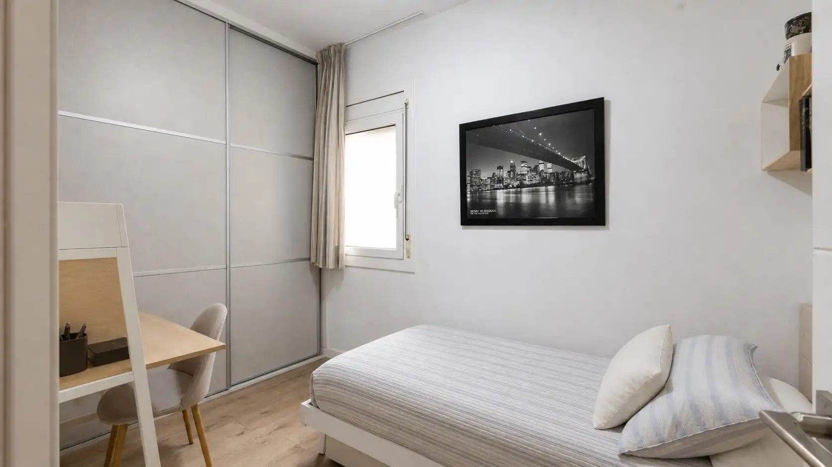 Schlafzimmer von Wohnung zum Verkauf in Barcelona mit Klimaanlage, Heizung und Privatgarten