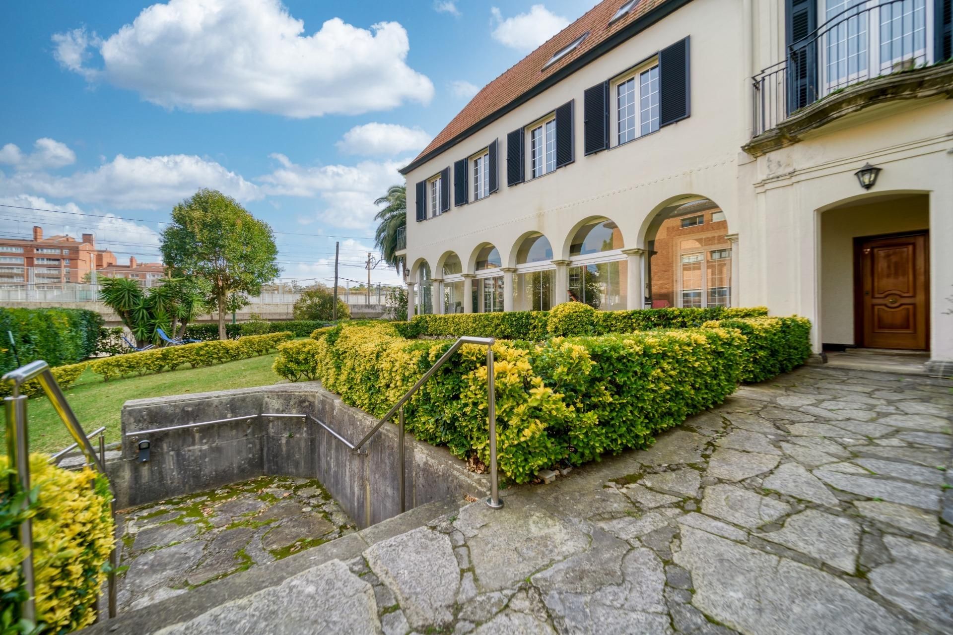 Exterior view of House or chalet for sale in Getxo   with Heating