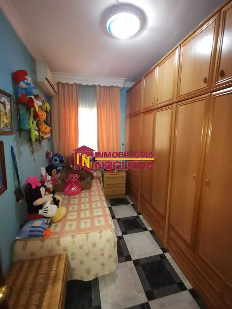 Dormitori de Casa o xalet en venda en Écija amb Aire condicionat i Moblat
