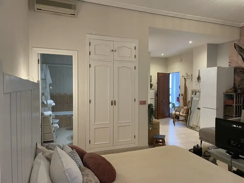 Study for rent in Santa Catalina