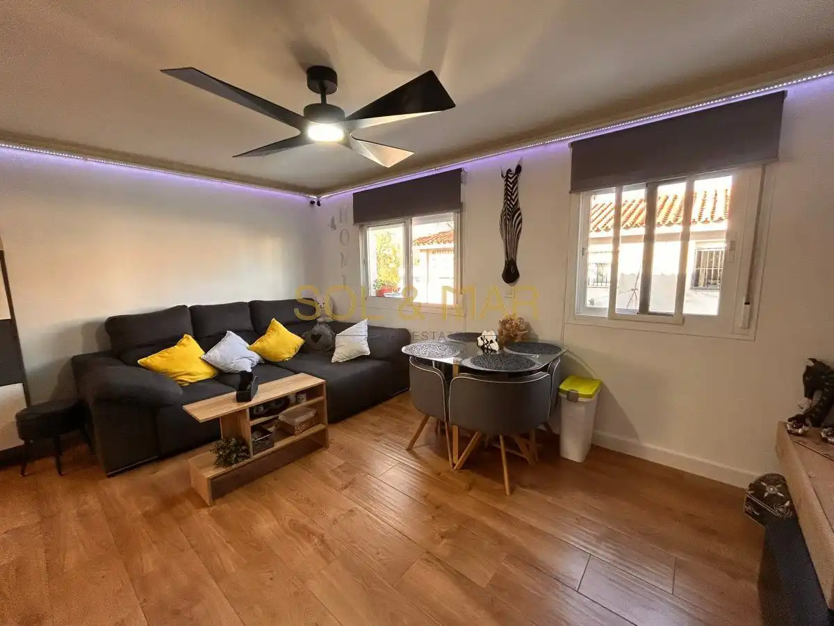Sala de estar de Piso en venta en Torremolinos con Aire acondicionado, Calefacción y Amueblado