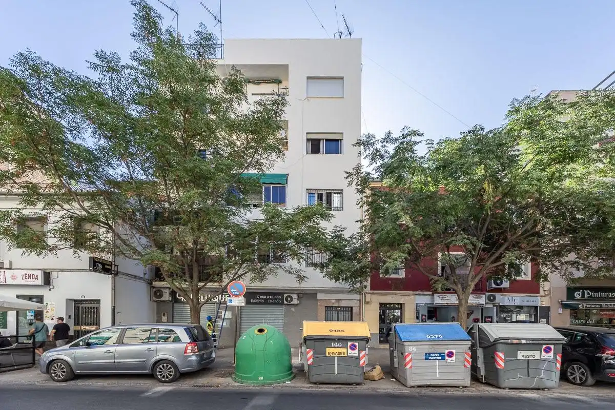 Exterior view of Flat for sale in  Granada Capital  with Terrace and Balcony