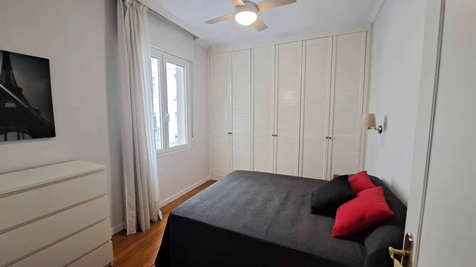 Schlafzimmer von Wohnung zum Verkauf in Bilbao  mit Klimaanlage, Heizung und Ofen