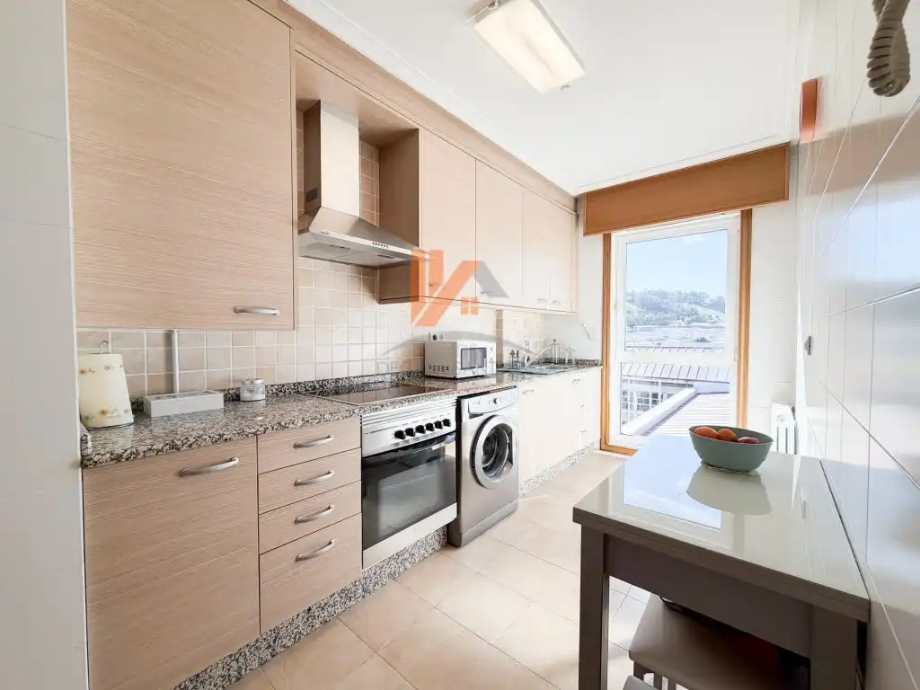 Cocina de Piso en venta en Santiago de Compostela  con Terraza, Amueblado y Horno