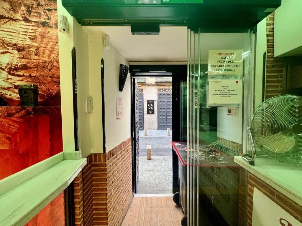 Premises for sale in  Madrid Capital