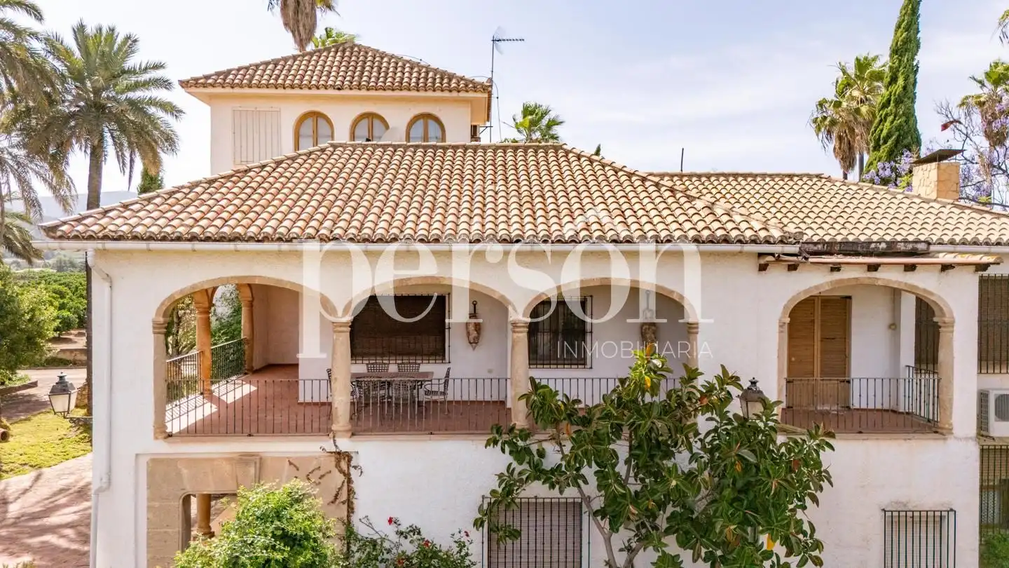 Vista exterior de Finca rústica en venda en Canals amb Aire condicionat, Calefacció i Jardí privat