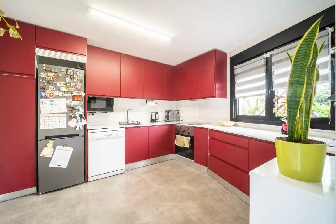 Cocina de Casa adosada en venta en Mejorada del Campo con Alarma y Piscina comunitaria