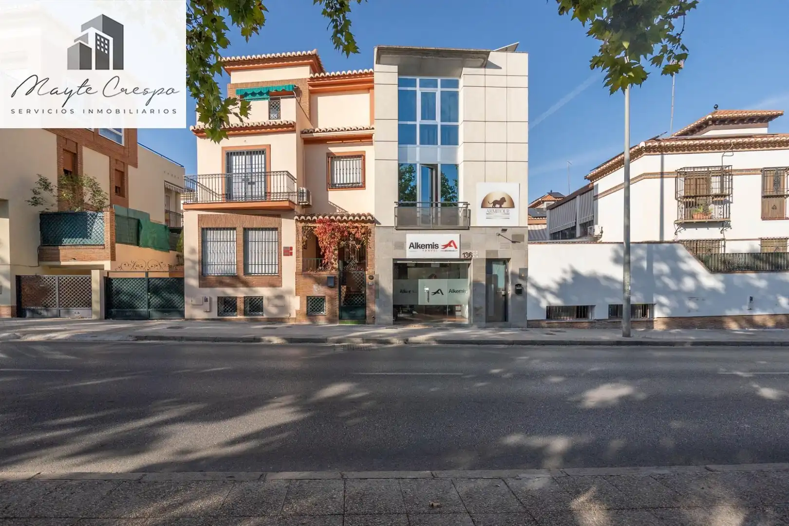 Außenansicht von Gebäude zum Verkauf in Granada