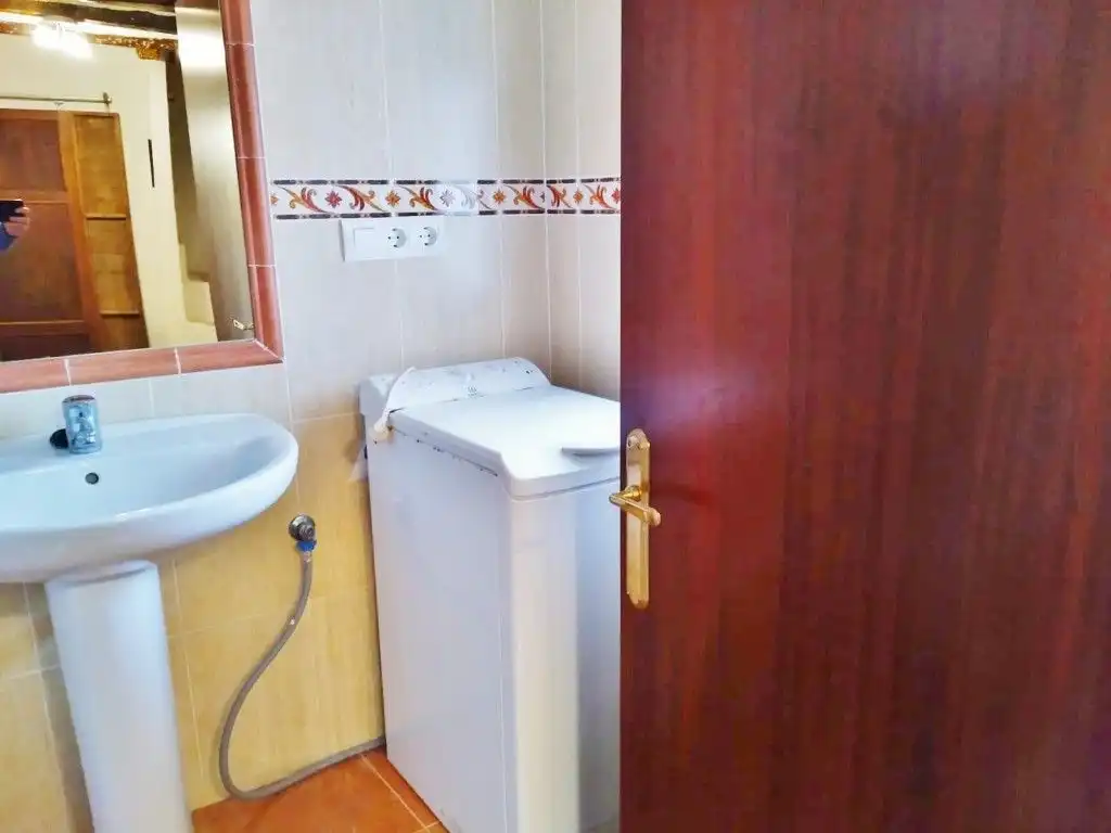 Baño de Casa o chalet en venta en Andilla con Horno, Lavadora y TV