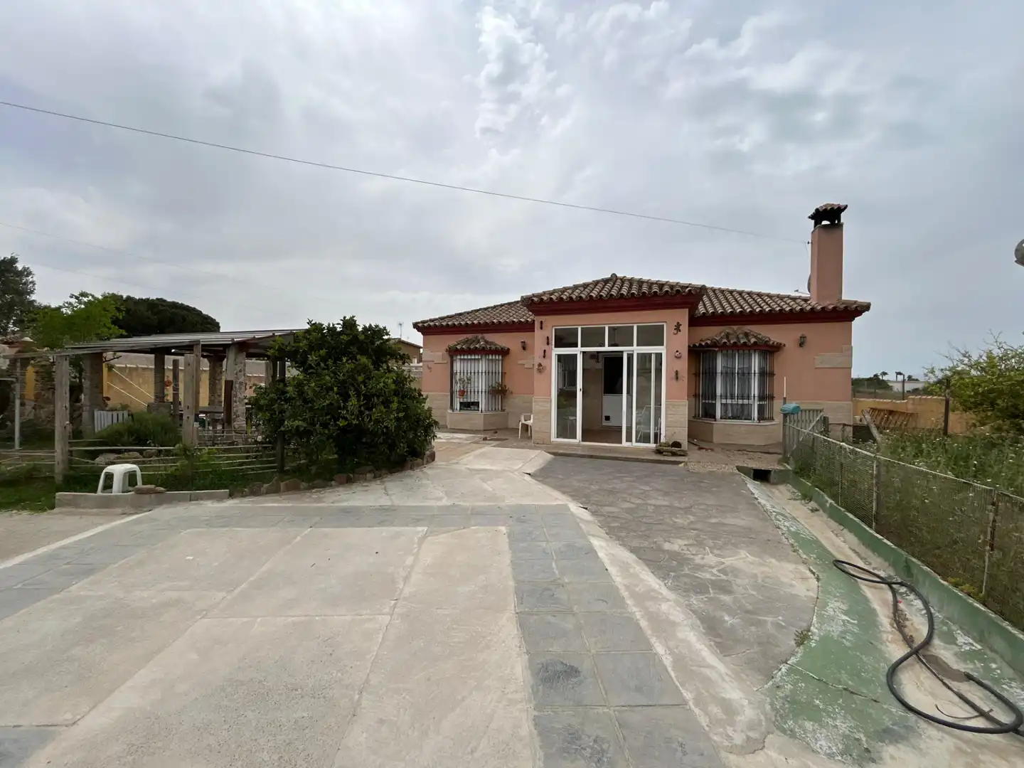 Vista exterior de Casa o xalet en venda en Chiclana de la Frontera